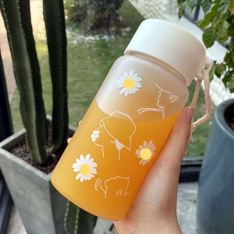 500ml Small Daisy Transparent Plastic Water Bottles BPA Free Creative Frosted Water Bottle With Portable Rope