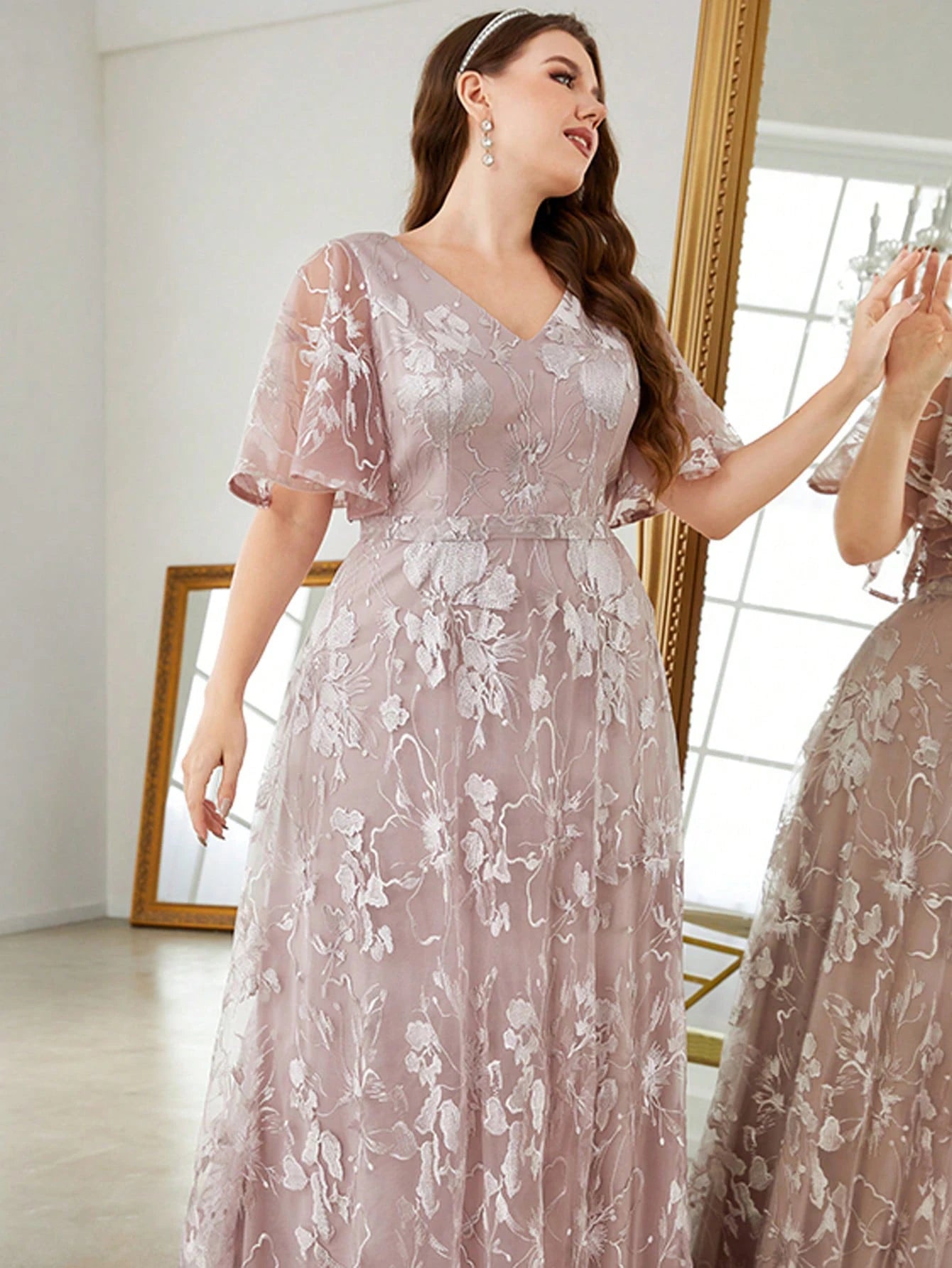 Women's  V-neck lace embroidered short-sleeved dress with large flared sleeves