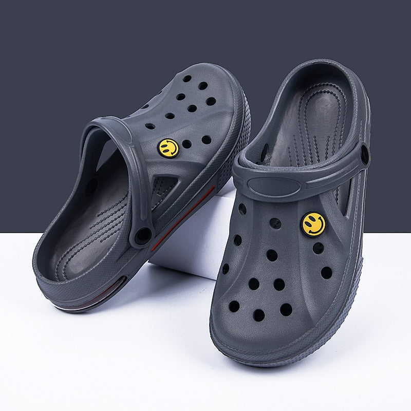 Summer Men Slippers Sandals Massage Clogs Outdoor Garden Shoes Men Pool Sandals Bathroom Slides Mules Beach Slippers Flip Flops