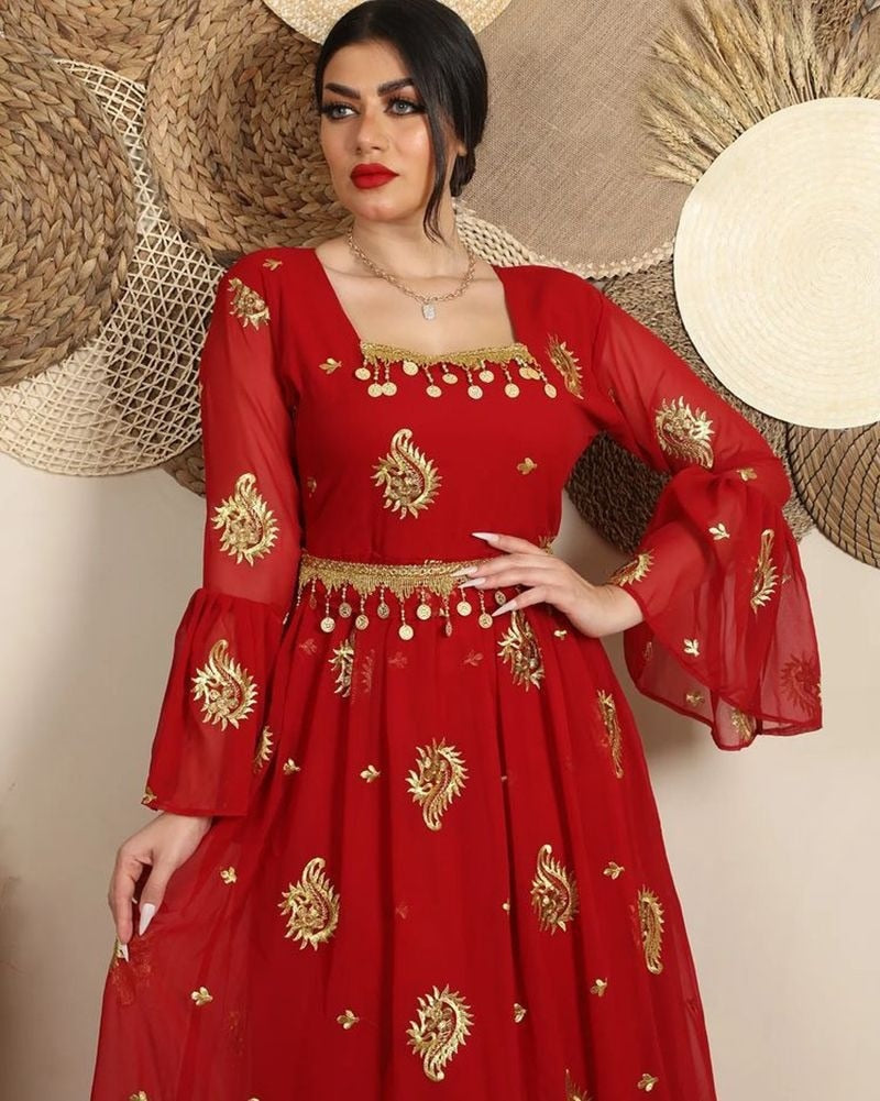 Charming Red Middle East Dress Embroidery Flare Sleeves Square Neck Elegant Dubai Evening Gowns Jalabiya for Women.