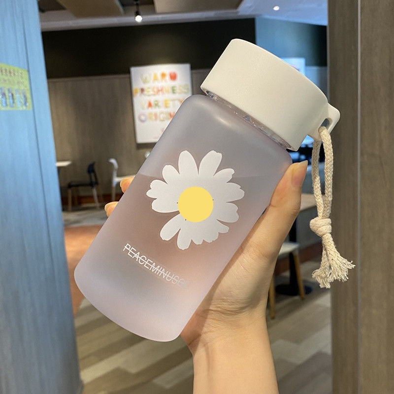 500ml Small Daisy Transparent Plastic Water Bottles BPA Free Creative Frosted Water Bottle With Portable Rope