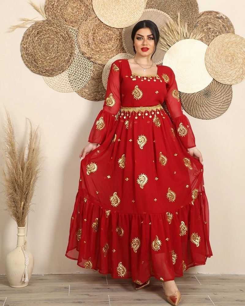 Charming Red Middle East Dress Embroidery Flare Sleeves Square Neck Elegant Dubai Evening Gowns Jalabiya for Women.