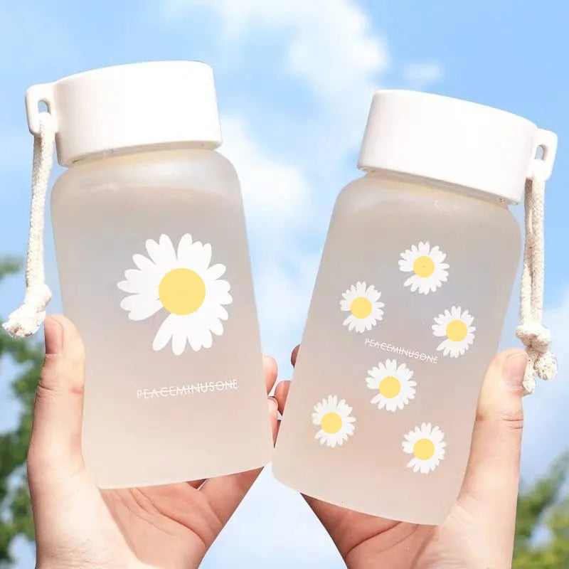 500ml Small Daisy Transparent Plastic Water Bottles BPA Free Creative Frosted Water Bottle With Portable Rope