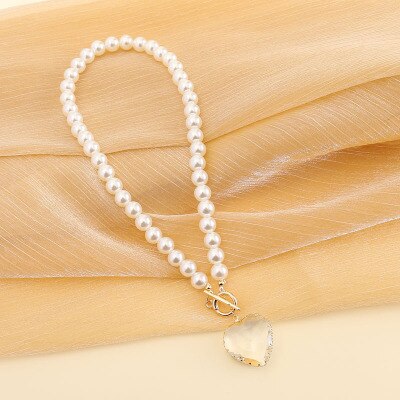 Retro Love Pearl Necklace - Fashion Pendant for Women